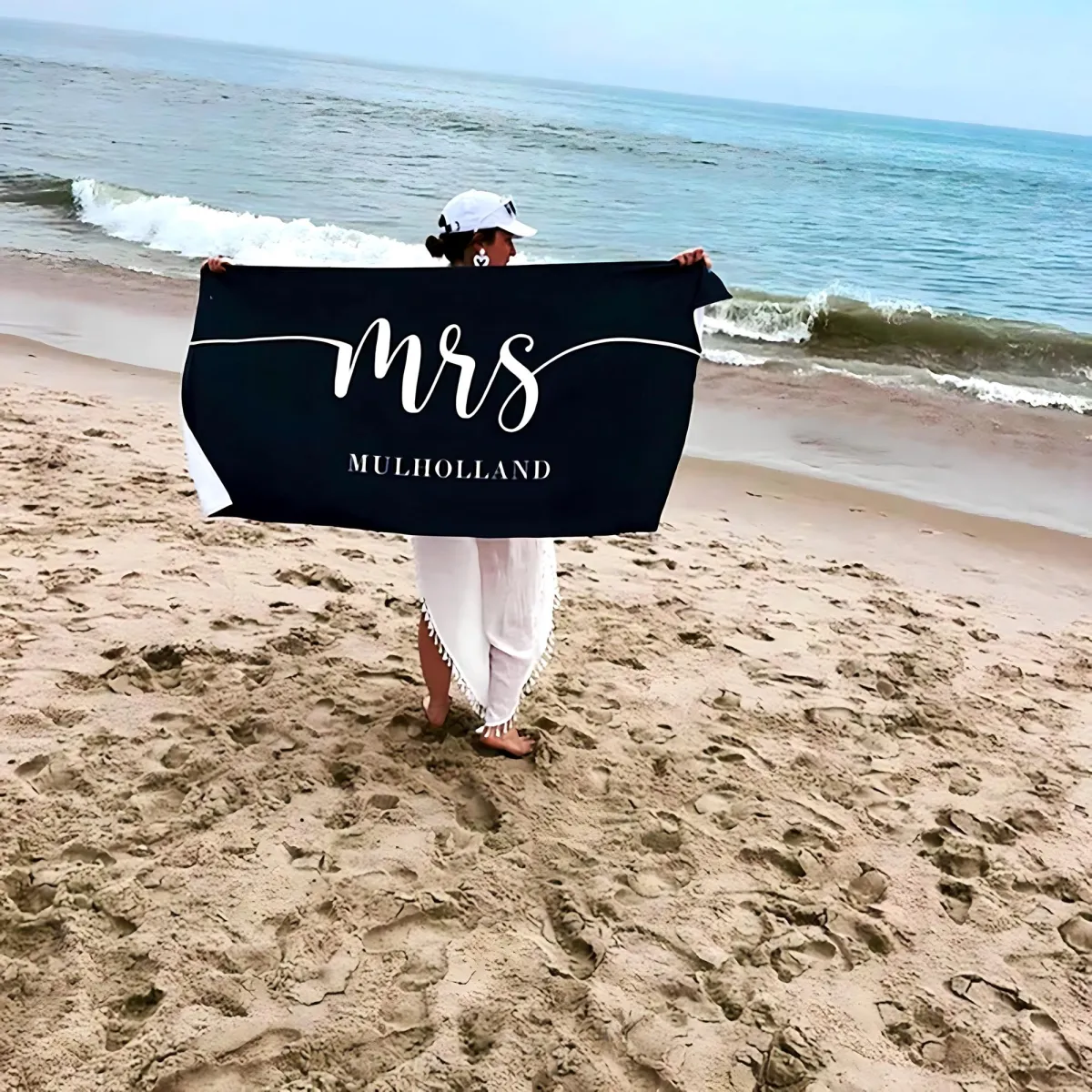 Mr. and Mrs. Custom Beach Towel, Bridal Shower Gift, Minimal Cursive Design, Honeymoon Trip, Personalized Couple, Newylweds, Gift For Her