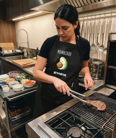Mamacado Apron, Personalized New Mom Gift, Pregnancy Reveal, Baby Shower Gift for Her, Custom Avocado Cooking Apron,Mommy to Be Kitchen Gift